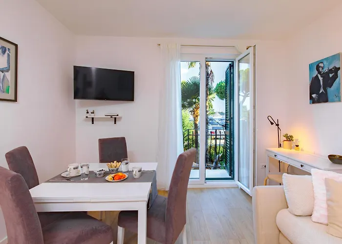 Santa Fuma Apartment *